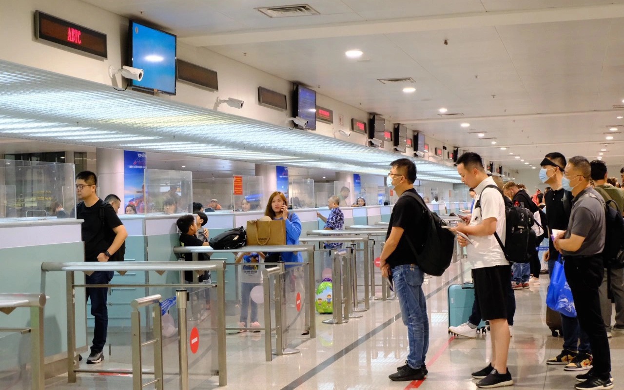 5 điểm mới đáng chú ý về nhập cảnh, xuất cảnh, cư trú của người nước ngoài tại Việt Nam - Ảnh 4.