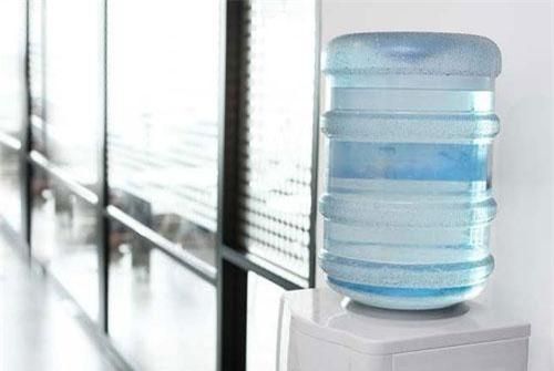 8 Vị trí đại kỵ cần tuyệt đối tránh khi đặt bình nước uống - Ảnh 2.