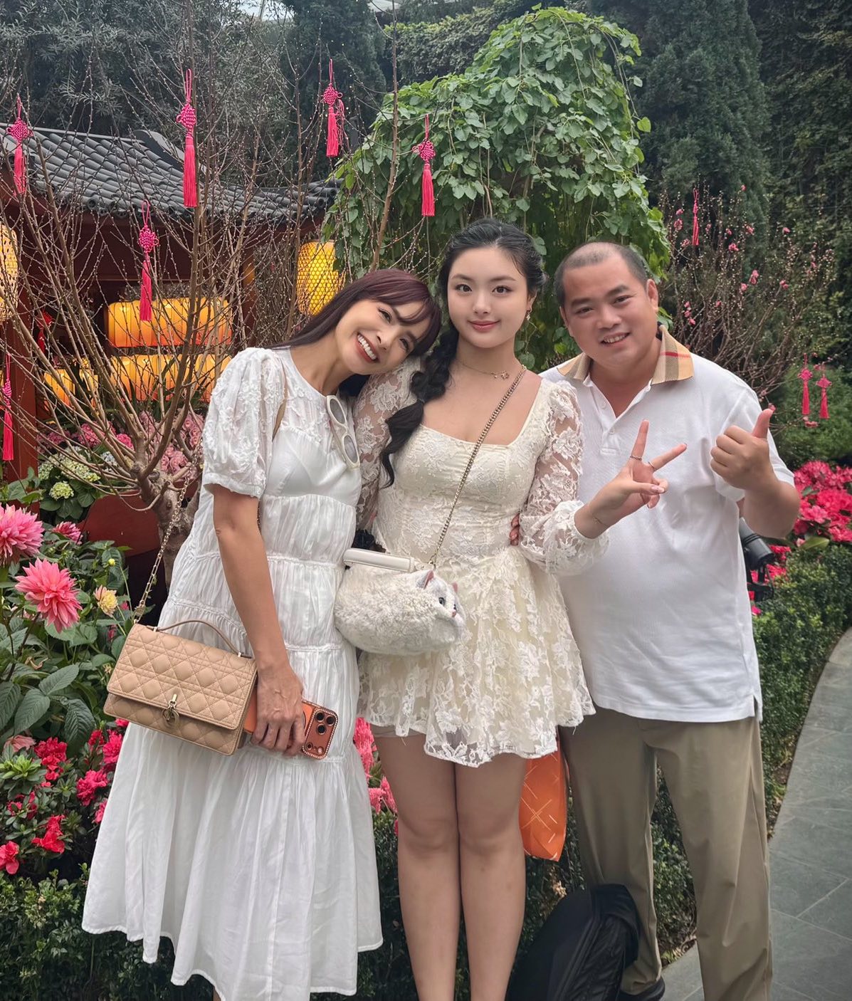 Diện mạo xinh đẹp của con g&aacute;i cựu người mẫu th&uacute;y Hạnh ở tuổi 18 - Ảnh 10.