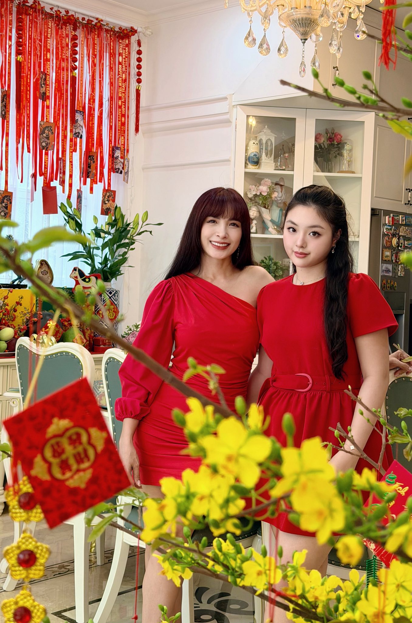 Diện mạo xinh đẹp của con g&aacute;i cựu người mẫu th&uacute;y Hạnh ở tuổi 18 - Ảnh 8.