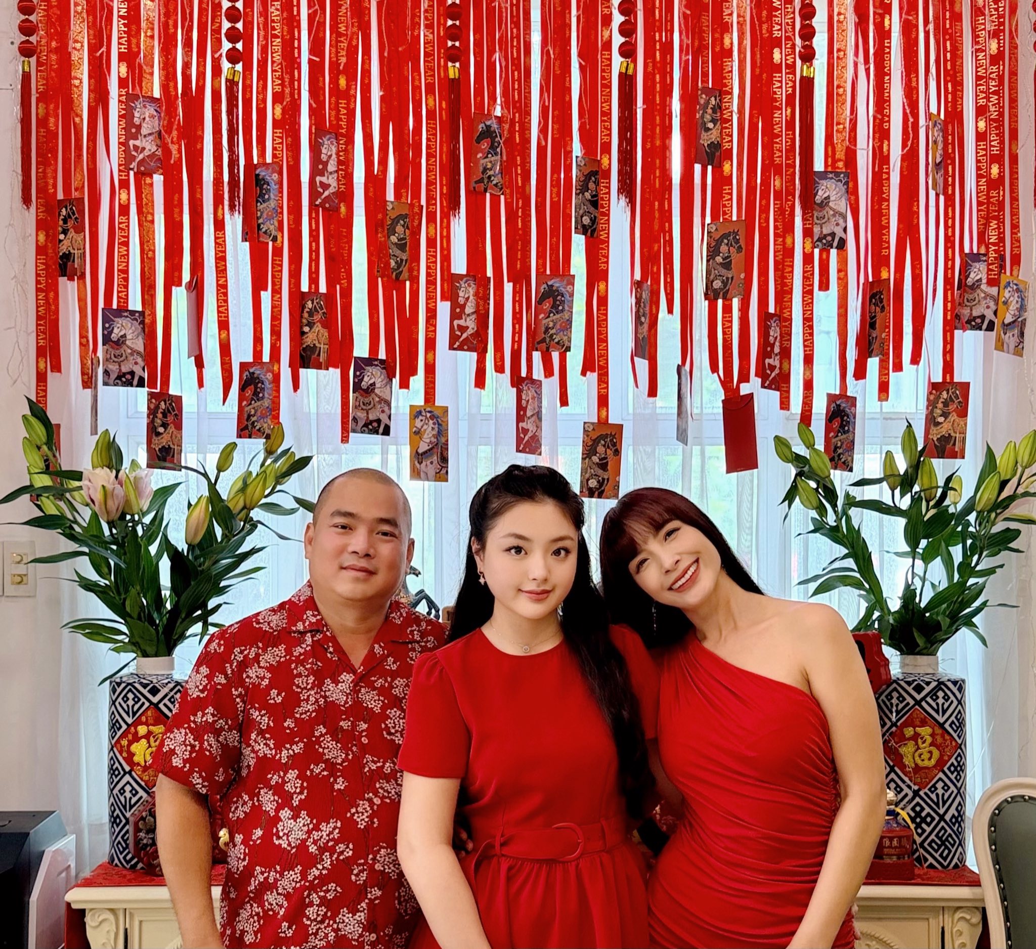 Diện mạo xinh đẹp của con g&aacute;i cựu người mẫu th&uacute;y Hạnh ở tuổi 18 - Ảnh 9.