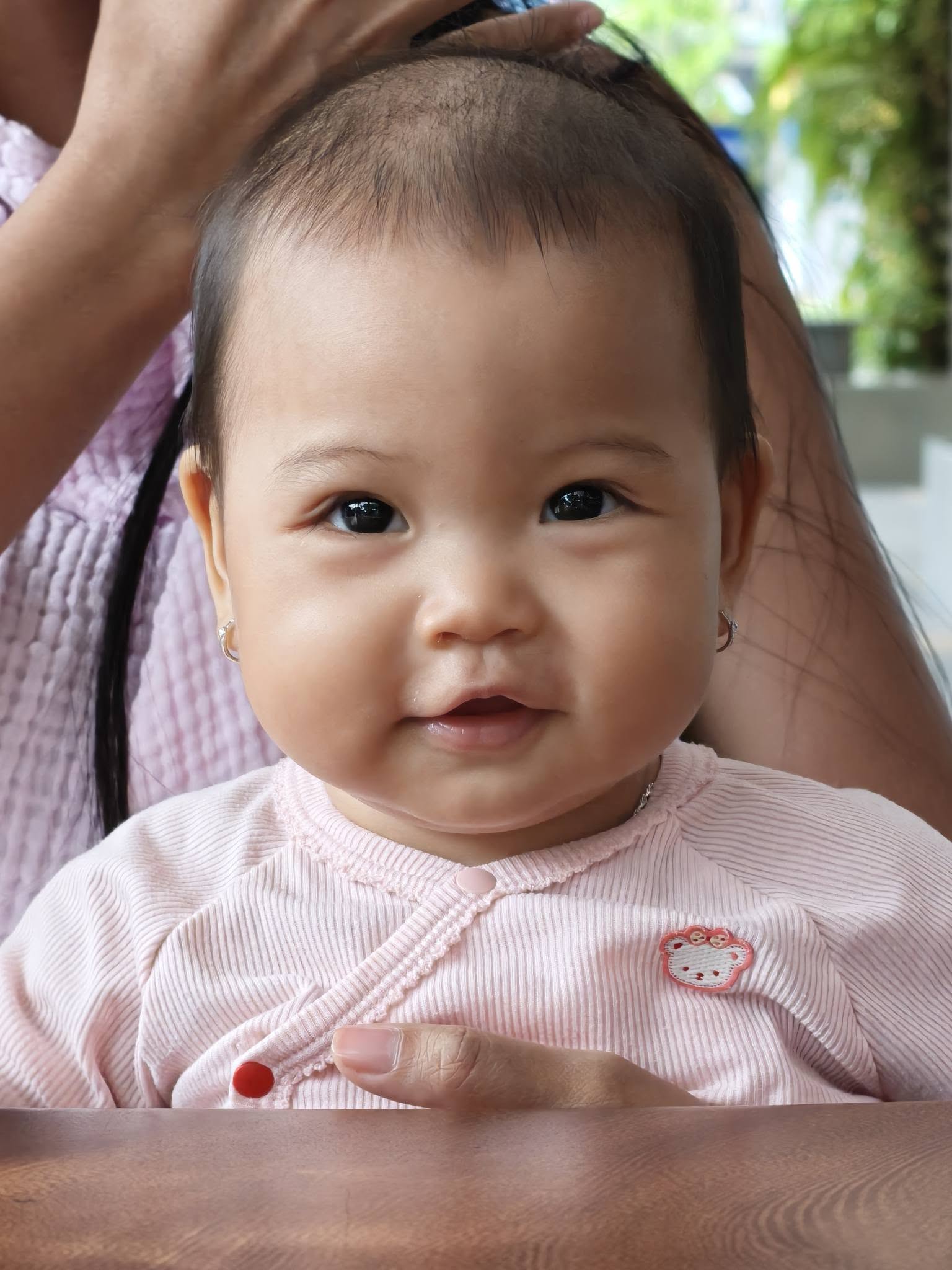 Con g&aacute;i H'Hen Ni&ecirc; c&ugrave;ng ba Kh&ocirc;i chạy bộ 5km, biểu cảm đ&aacute;ng y&ecirc;u 'g&acirc;y sốt' - Ảnh 3.