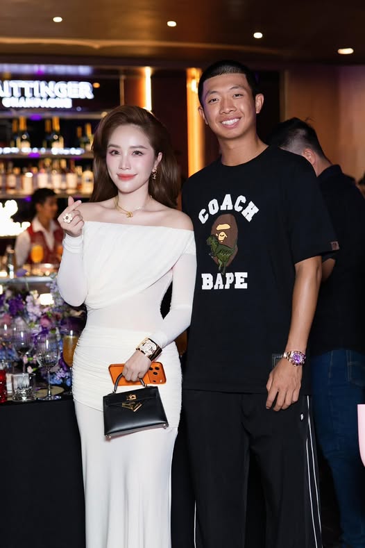 Tin sao ng&agrave;y 6/6: Chi Pu gợi cảm với v&ograve;ng eo săn chắc, nhạc sĩ Nguyễn Văn Chung g&acirc;y ch&uacute; &yacute; - Ảnh 7.