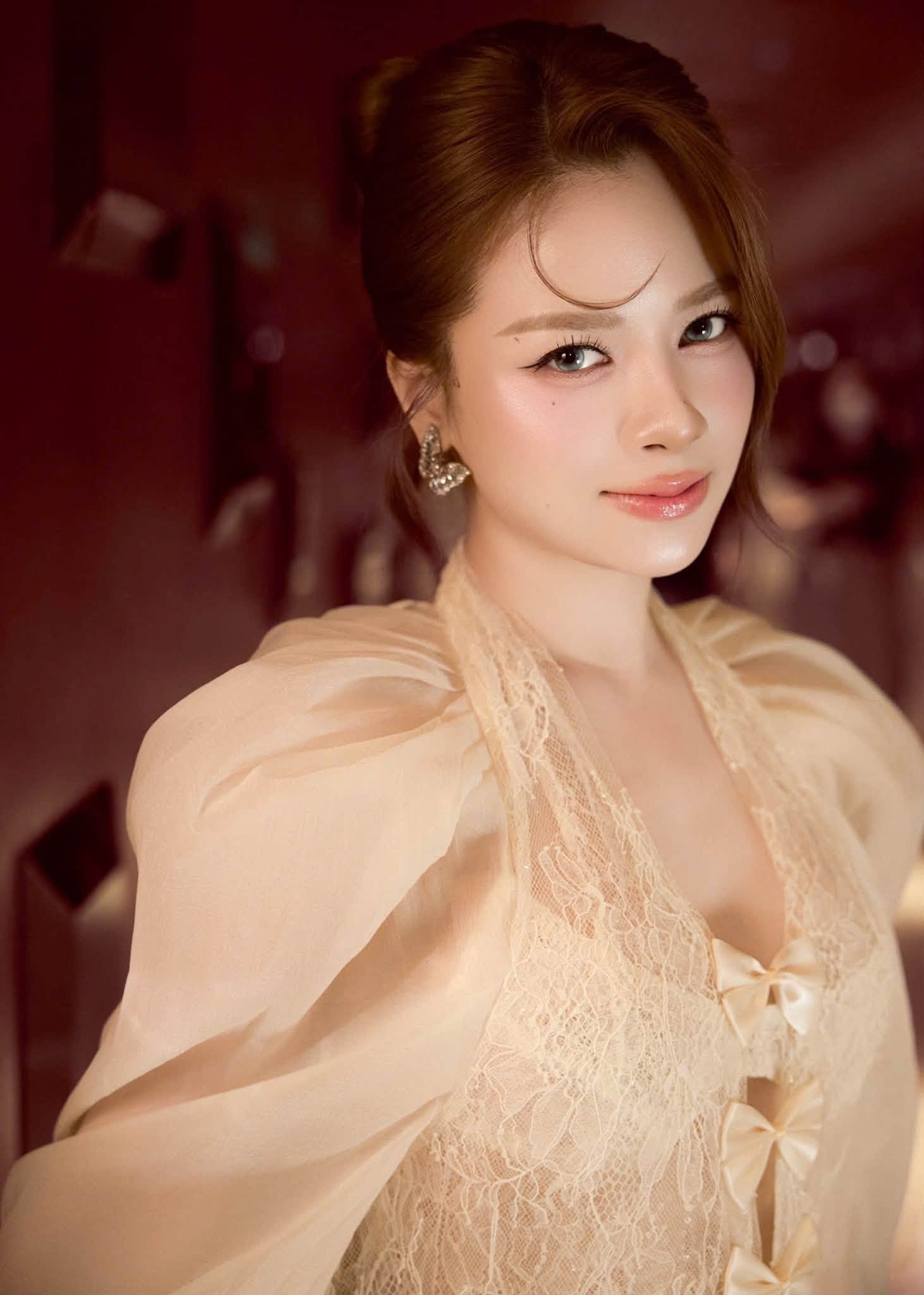 Tin sao ng&agrave;y 6/6: Chi Pu gợi cảm với v&ograve;ng eo săn chắc, nhạc sĩ Nguyễn Văn Chung g&acirc;y ch&uacute; &yacute; - Ảnh 5.