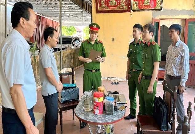 D&ugrave;ng h&oacute;a đơn GTGT khống để trốn thuế, người đ&agrave;n &ocirc;ng ở Ninh B&igrave;nh bị khởi tố - Ảnh 1.