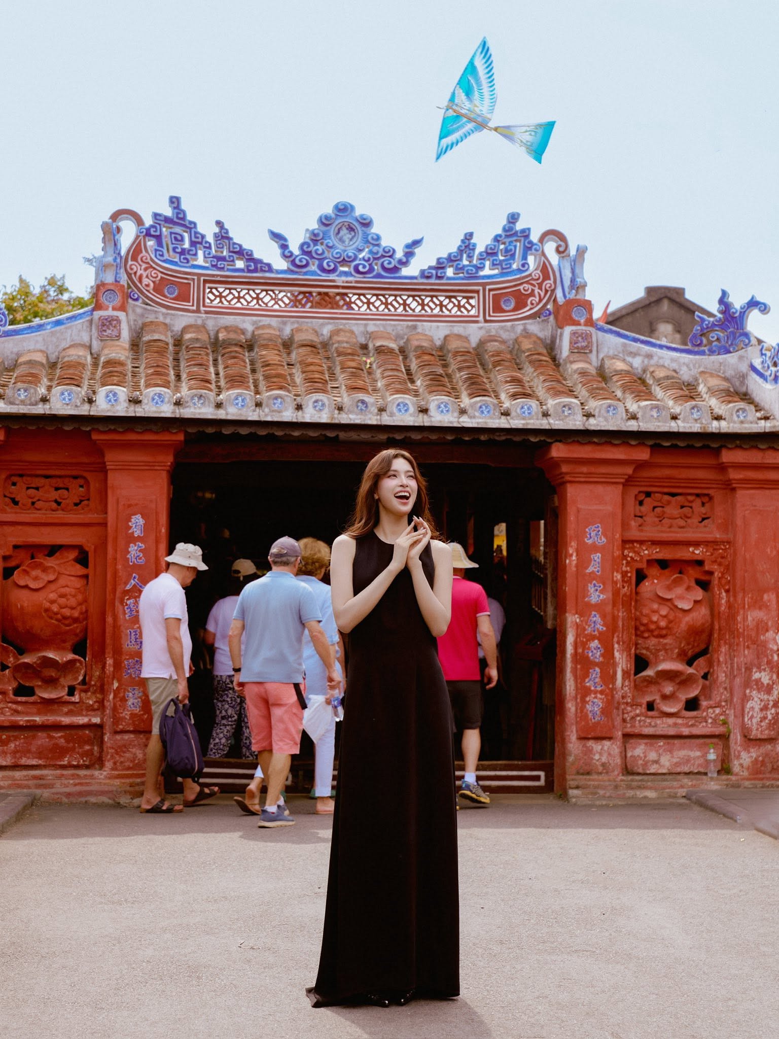 Sắc v&oacute;c g&acirc;y thương nhớ của một n&agrave;ng hậu genZ tr&ecirc;n đường phố Hội An - Ảnh 2.