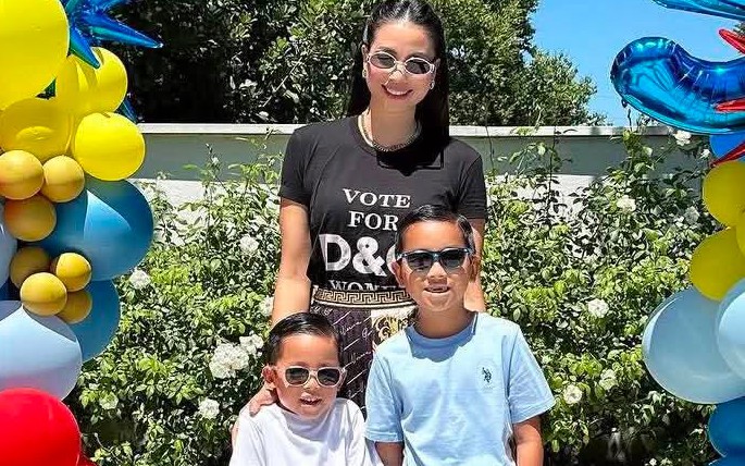 2 con trai Hoa hậu Phạm Hương càng lớn càng điển trai, sống trong môi trường chuẩn 'rich kid' tại Mỹ - Ảnh 1.