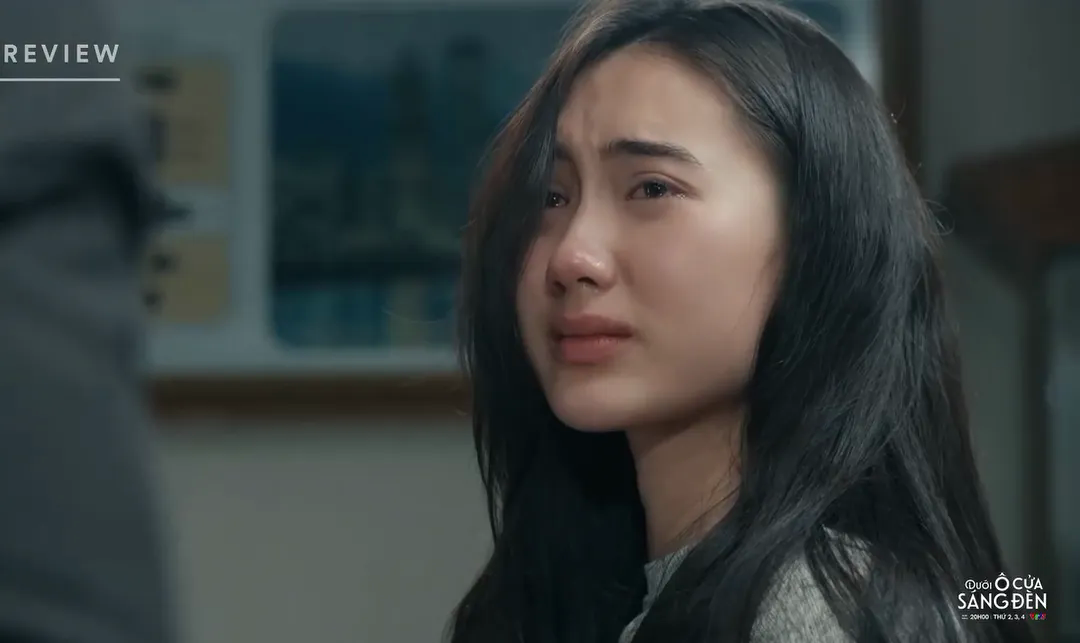 Diệu ( Quỳnh Ch&acirc;u ) đối mặt với sự phản bội từ chồng trong Dưới &ocirc; cửa s&aacute;ng đ&egrave;n - Ảnh 2.