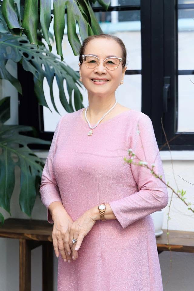 Phan Hiển khen mẹ ruột Kh&aacute;nh Thi: 'Mẹ vợ tr&ecirc;n tuyệt vời' - Ảnh 1.