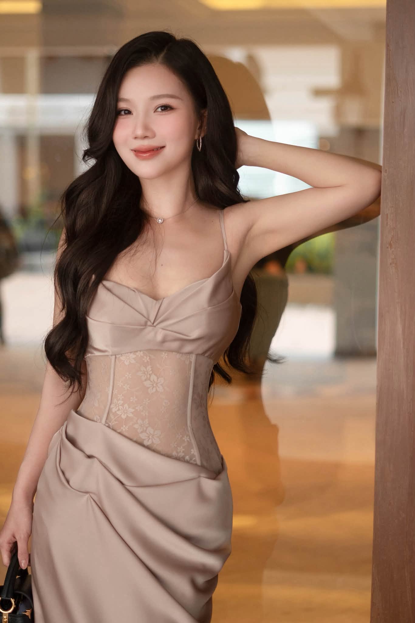 Tin sao ngày 9/6: Sơn Tùng M-TP chỉnh sửa MV 'Come My Way', Diệp Lâm Anh diện bikini 'bỏng mắt' - Ảnh 3. Tin sao ngày 9/6: Sơn Tùng M-TP chỉnh sửa MV 'Come My Way', Diệp Lâm Anh diện bikini 'bỏng mắt' - Ảnh 3.