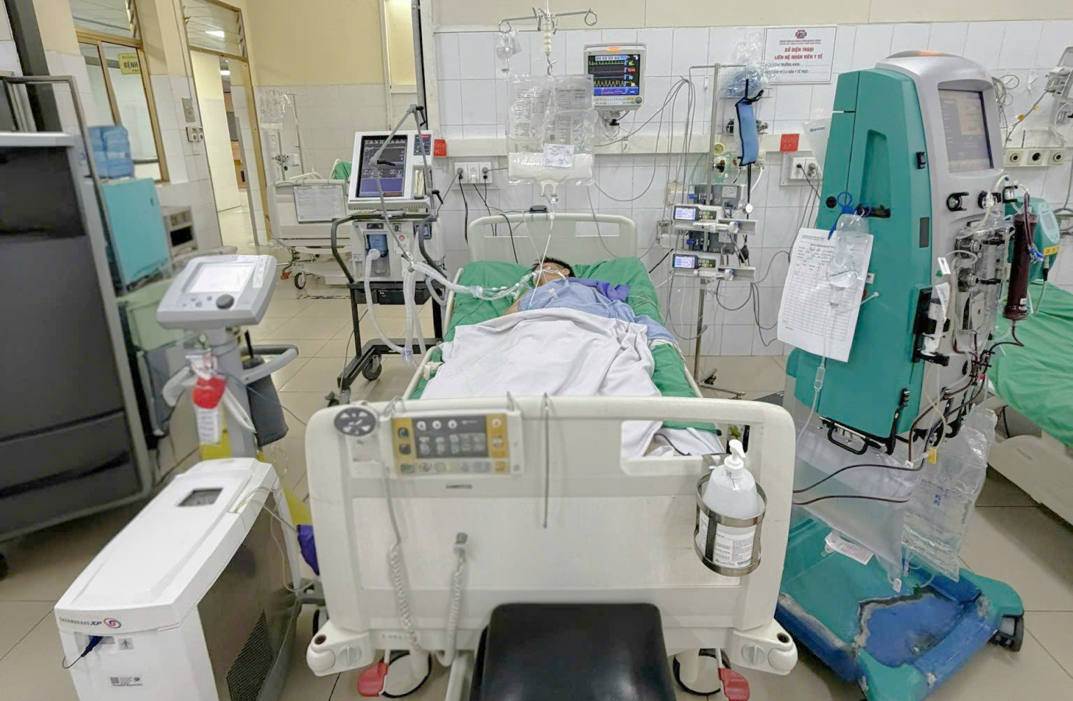 Người đàn ông 42 tuổi ngừng tim khi chơi thể thao trong thời tiết nắng nóng: Có dấu hiệu này cần dừng ngay - Ảnh 1. Người đàn ông 42 tuổi ngừng tim khi chơi thể thao trong thời tiết nắng nóng: Có dấu hiệu này cần dừng ngay - Ảnh 1.