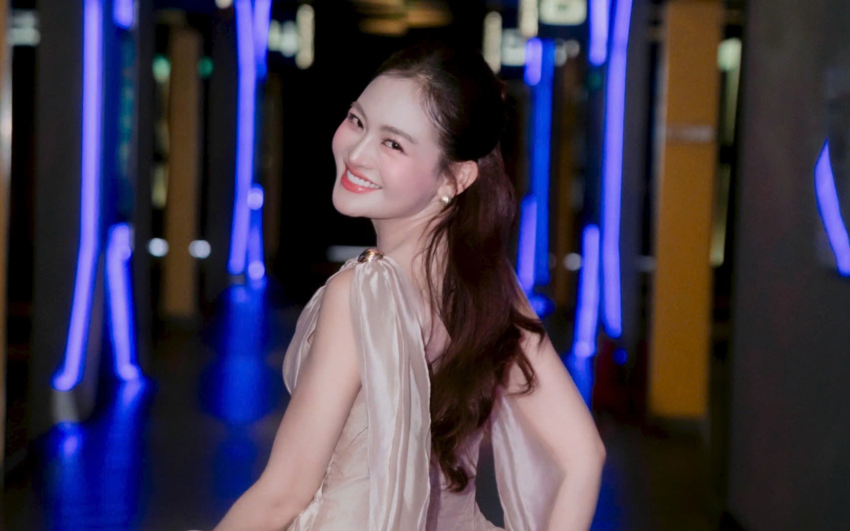 Mỹ nh&acirc;n phim giờ v&agrave;ng Th&ugrave;y Anh tiết lộ b&iacute; quyết mặc đẹp mọi l&uacute;c mọi nơi - Ảnh 1.
