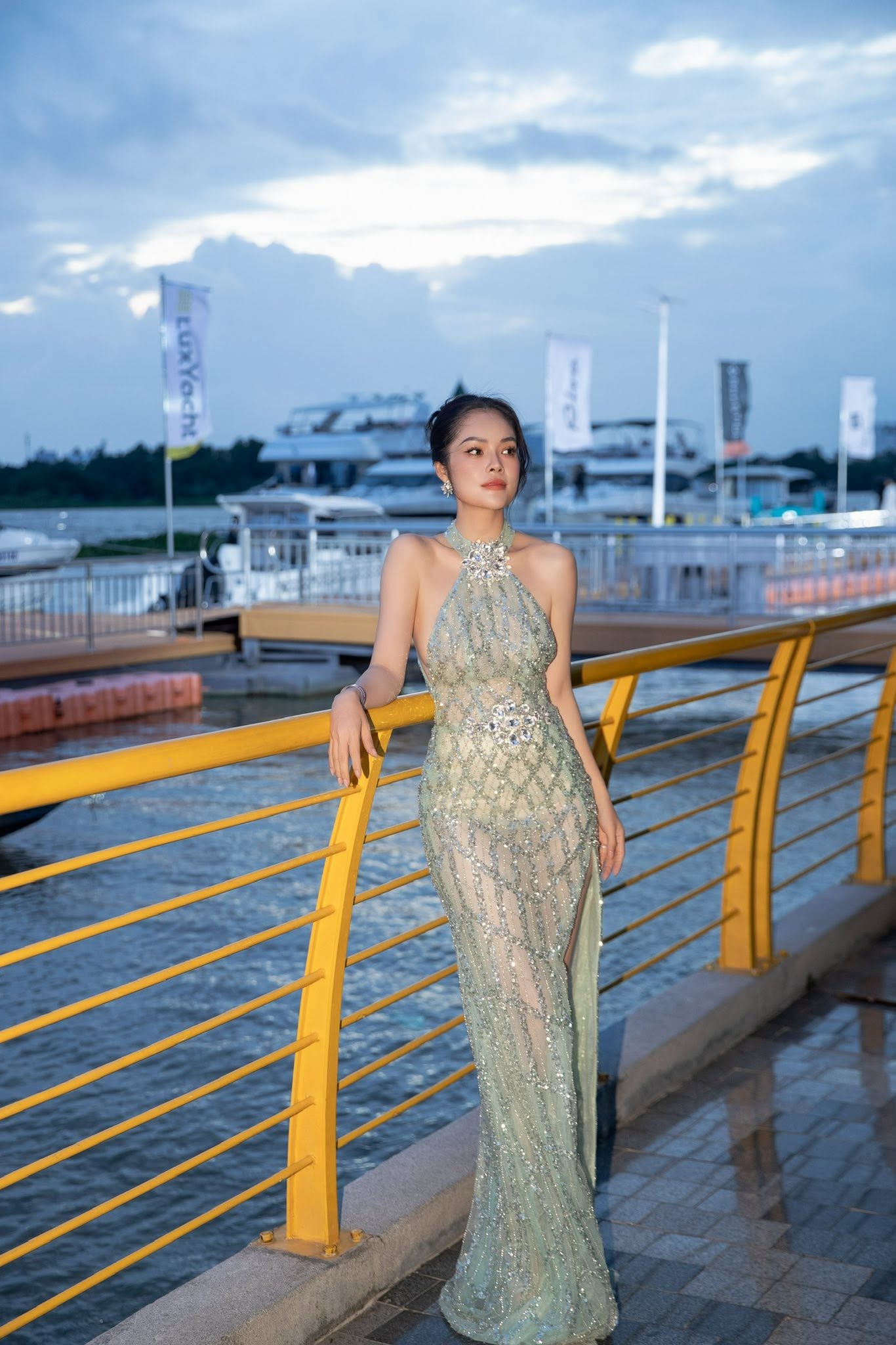 Dương Cẩm Lynh tỏa s&aacute;ng ở tuổi 45 sau biến cố nợ 6 tỷ đồng - Ảnh 10.