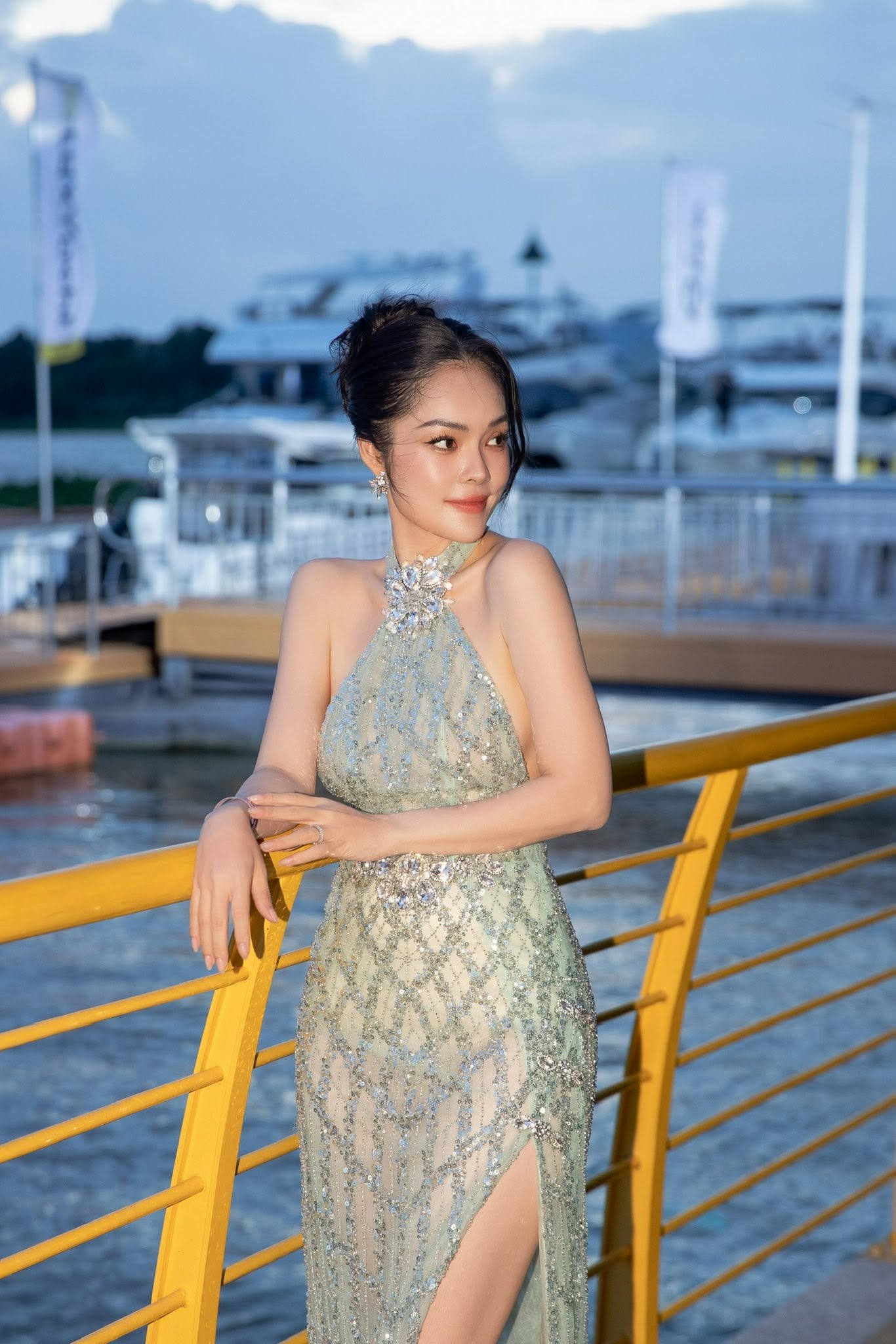 Dương Cẩm Lynh tỏa s&aacute;ng ở tuổi 45 sau biến cố nợ 6 tỷ đồng - Ảnh 6.