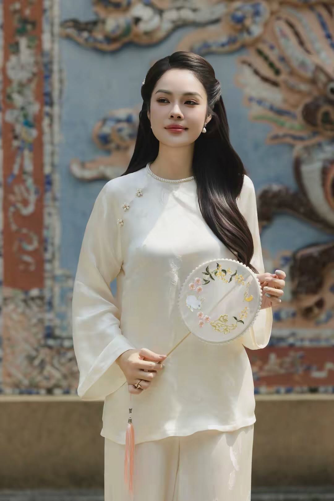 Dương Cẩm Lynh tỏa s&aacute;ng ở tuổi 45 sau biến cố nợ 6 tỷ đồng - Ảnh 1.