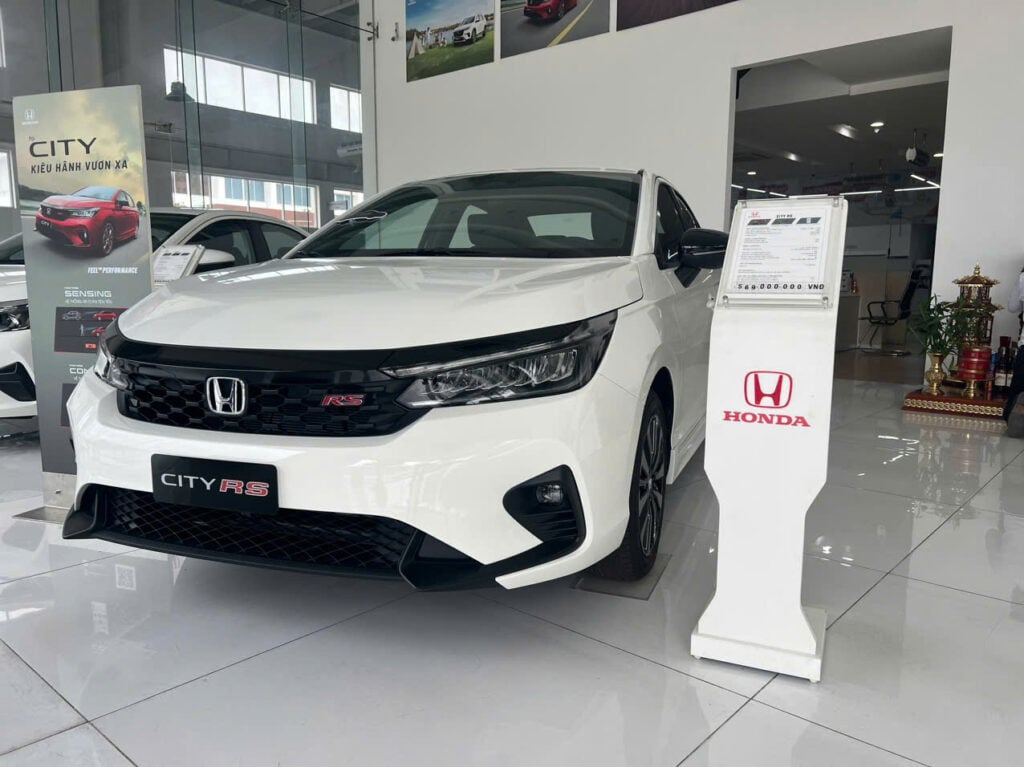 Sedan hạng B giảm gi&aacute; sốc 2026 - Ảnh 4.