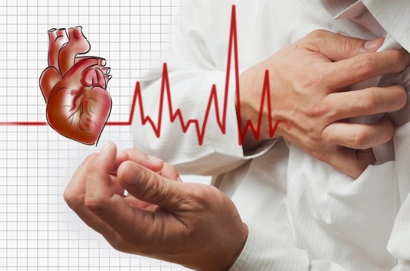 Người đ&agrave;n &ocirc;ng 35 tuổi huyết &aacute;p tăng cao thừa nhận 3 th&oacute;i quen nhiều người Việt đang mắc - Ảnh 1.