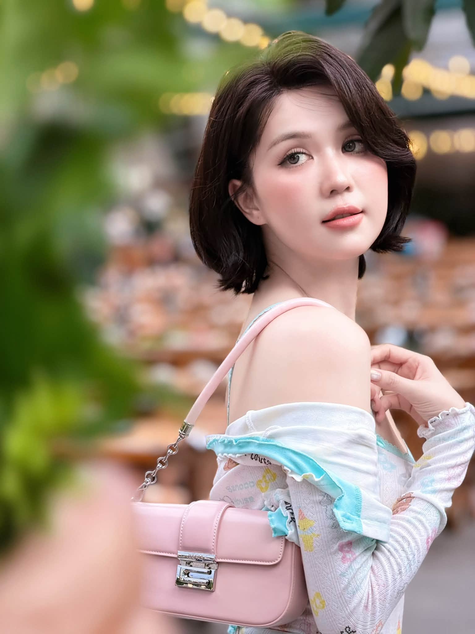 Ngọc Trinh lạ lẫm với m&aacute;i t&oacute;c ngắn , Tam Triều D&acirc;ng xinh đẹp ch&agrave;o tuổi mới - Ảnh 3.