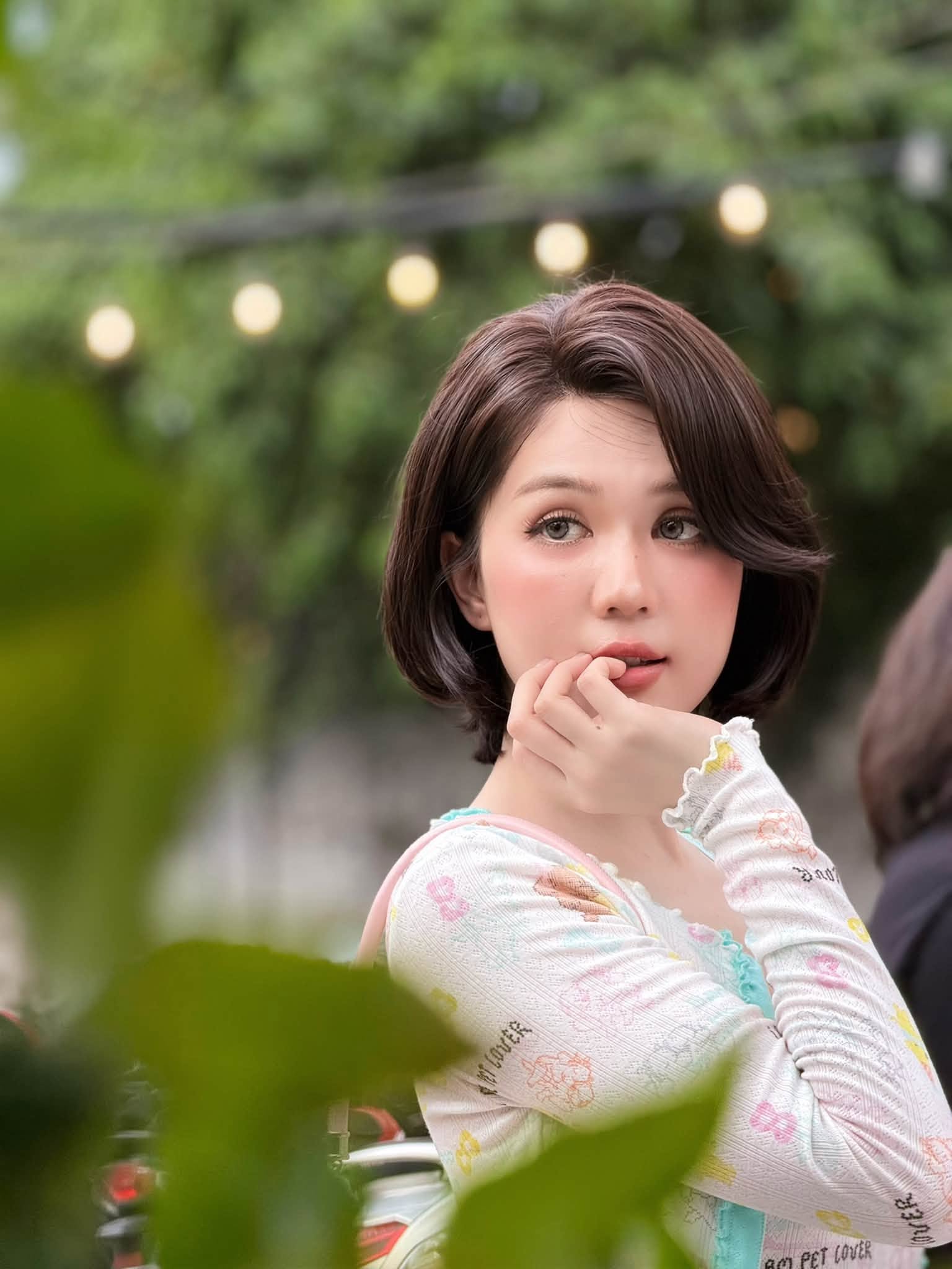 Ngọc Trinh lạ lẫm với m&aacute;i t&oacute;c ngắn , Tam Triều D&acirc;ng xinh đẹp ch&agrave;o tuổi mới - Ảnh 4.