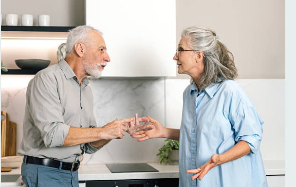 Sau tuổi 60, điều đ&aacute;ng sợ nhất kh&ocirc;ng phải bệnh tật m&agrave; l&agrave; vợ chồng sống trong 4 trạng th&aacute;i n&agrave;y - Ảnh 1.