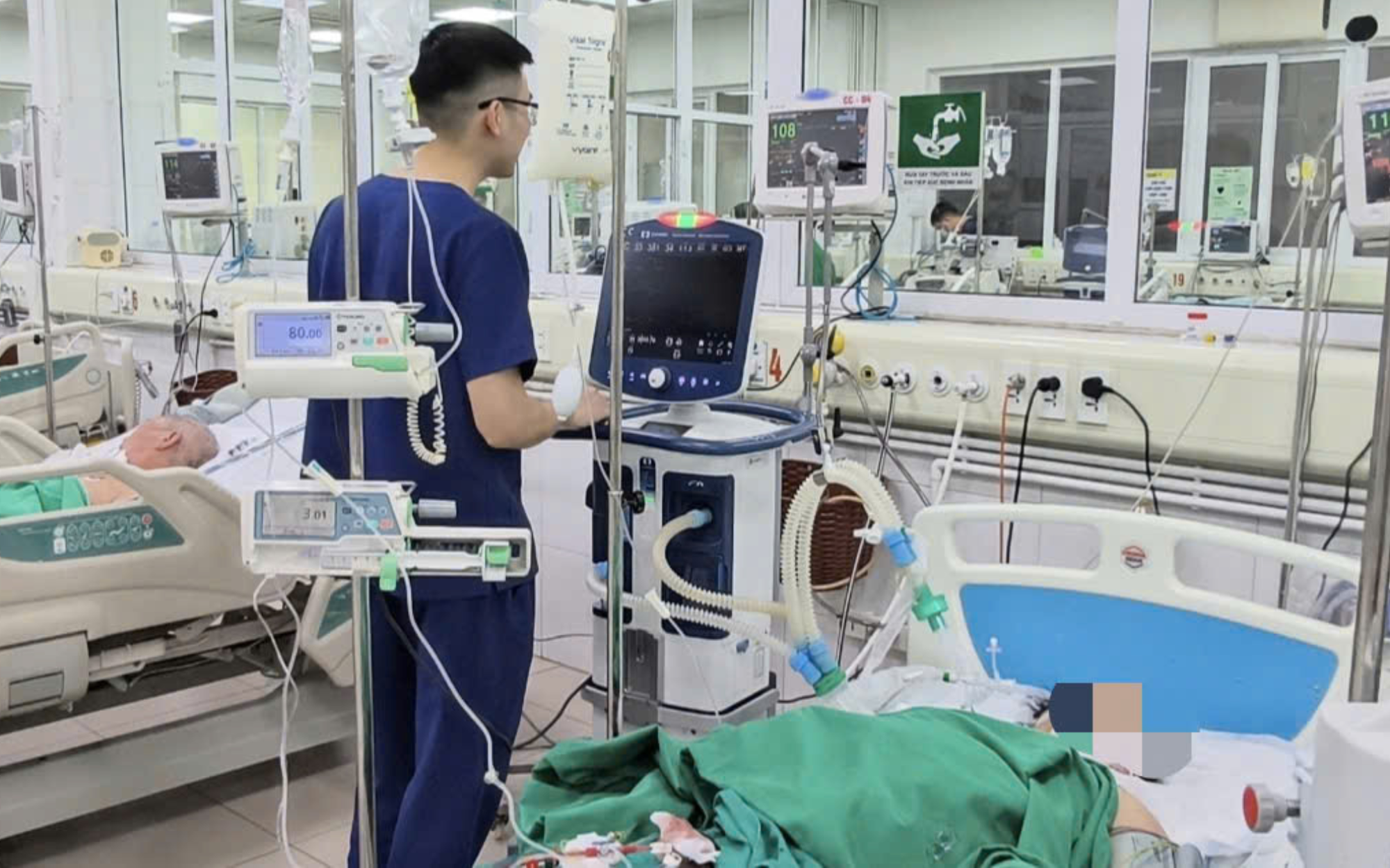 Hết sốt chưa chắc đã khỏi sốt xuất huyết: Bác sĩ cảnh báo thời điểm nguy hiểm nhất của bệnh - Ảnh 3.