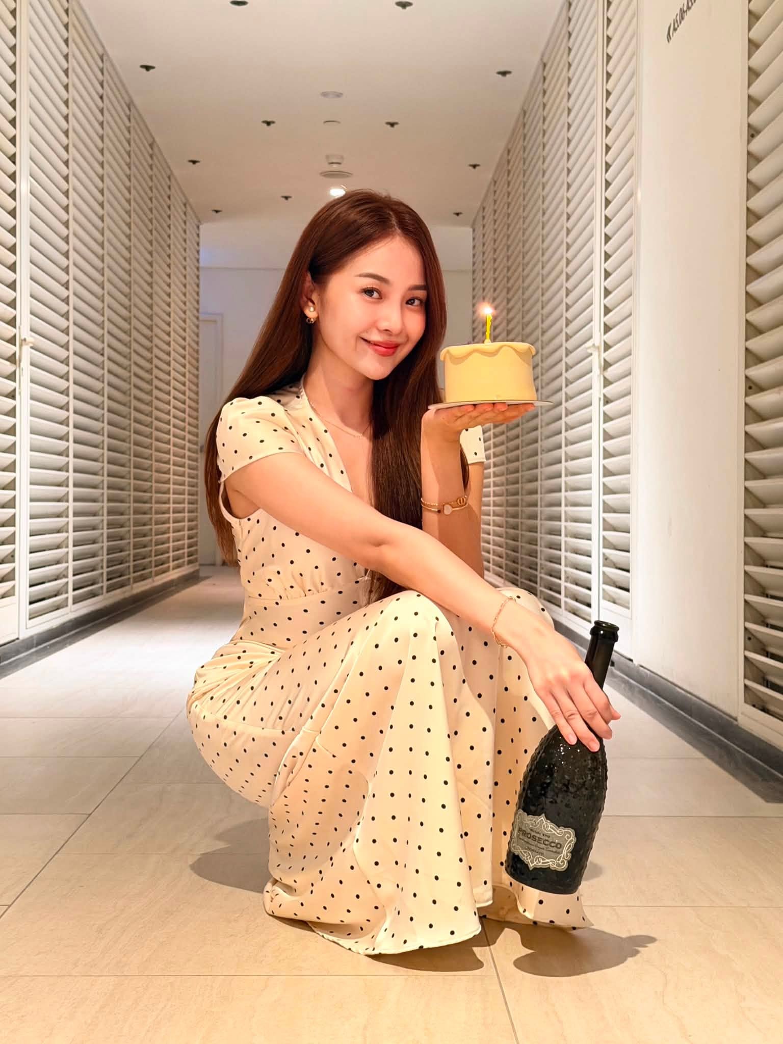 Ngọc Trinh lạ lẫm với m&aacute;i t&oacute;c ngắn , Tam Triều D&acirc;ng xinh đẹp ch&agrave;o tuổi mới - Ảnh 2.