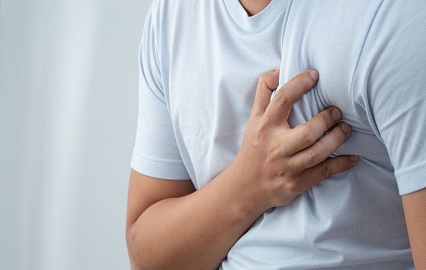 Người đ&agrave;n &ocirc;ng 35 tuổi huyết &aacute;p tăng cao thừa nhận 3 th&oacute;i quen nhiều người Việt đang mắc - Ảnh 1.