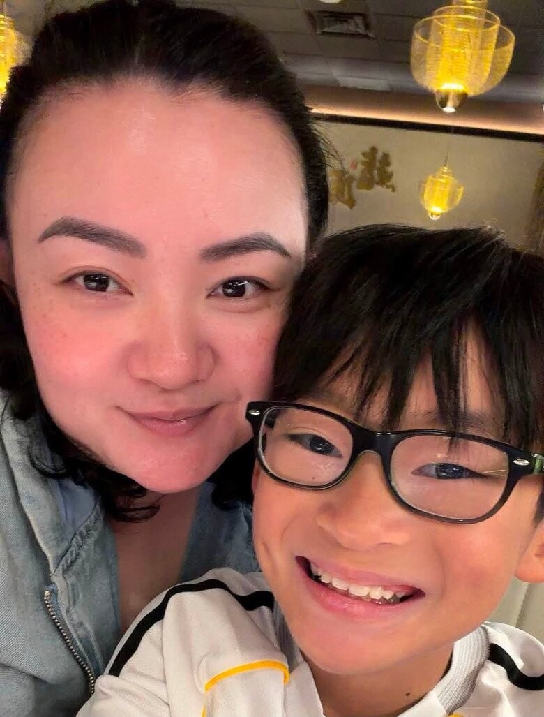 Xu&acirc;n Mai "con c&ograve; be b&eacute;" hiếm hoi chia sẻ ảnh b&ecirc;n chồng v&agrave; con trai lớn, tiết lộ c&aacute;ch giữ tiếng Việt cho 3 con ở Mỹ - Ảnh 2.