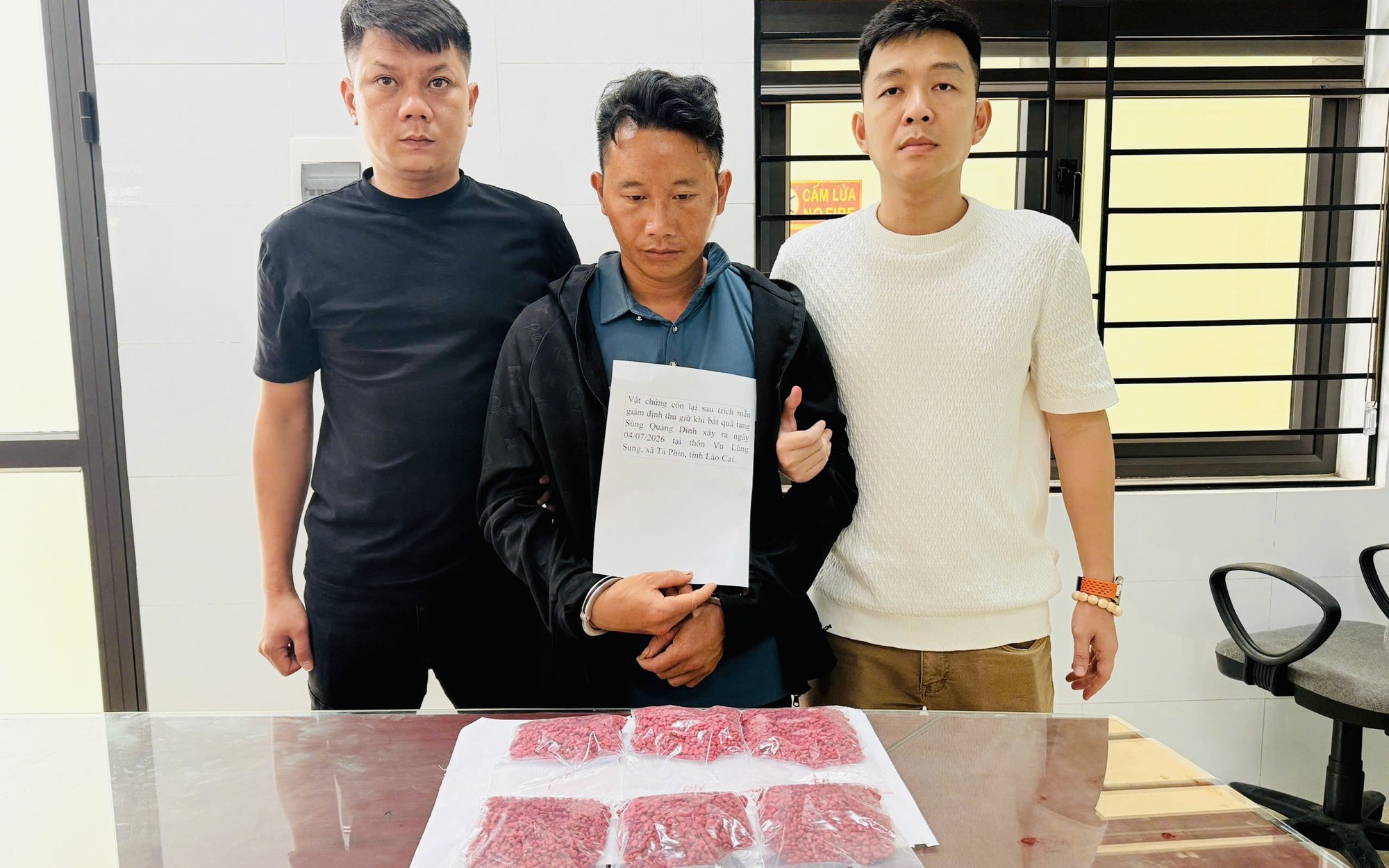 L&agrave;o Cai: Bắt giữ đối tượng t&agrave;ng trữ tr&aacute;i ph&eacute;p chất ma t&uacute;y 'cải trang' tinh vi nhằm qua mắt lực lượng c&ocirc;ng an - Ảnh 2.