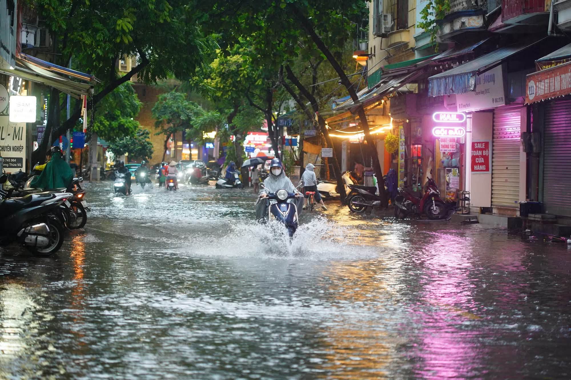 Miền Bắc li&ecirc;n tục mưa lớn cả tuần qua, thiệt hại vẫn c&ograve;n tiếp diễn- Ảnh 1.