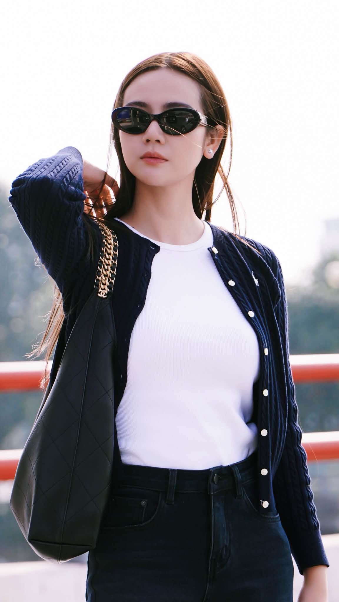 Phương Oanh g&acirc;y ch&uacute; &yacute; với h&igrave;nh ảnh mới , Việt Hương lần đầu mặc v&aacute;y cưới Ở U50 - Ảnh 6.