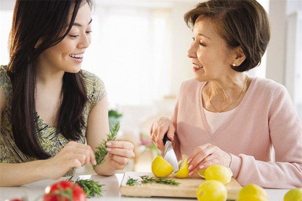 Tuổi gi&agrave;, sau c&acirc;u n&oacute;i của con d&acirc;u, t&ocirc;i giật m&igrave;nh biết m&igrave;nh đ&atilde; can thiệp qu&aacute; s&acirc;u v&agrave;o cuộc sống của con - Ảnh 2.