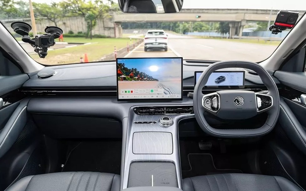V&igrave; sao Toyota n&acirc;ng ưu đ&atilde;i tới 100%, giảm gi&aacute; h&agrave;ng loạt xe ăn kh&aacute;ch? - Ảnh 1.