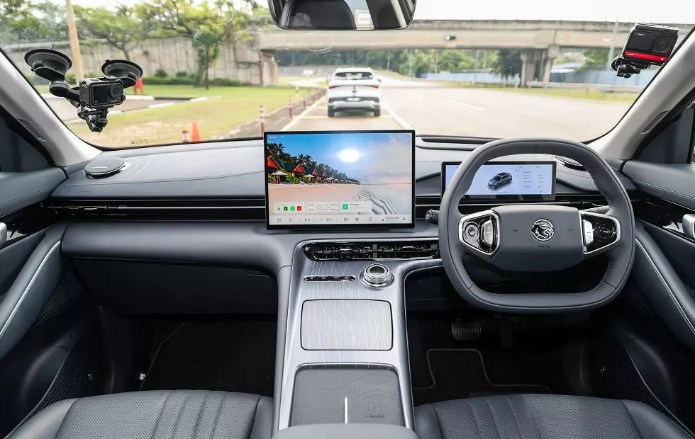 Cạnh tranh Mazda CX-5, SUV điện chạy 450 km/1 lần sạc, công nghệ cao cấp, thiết kế nhìn là mê giá có rẻ? - Ảnh 4.