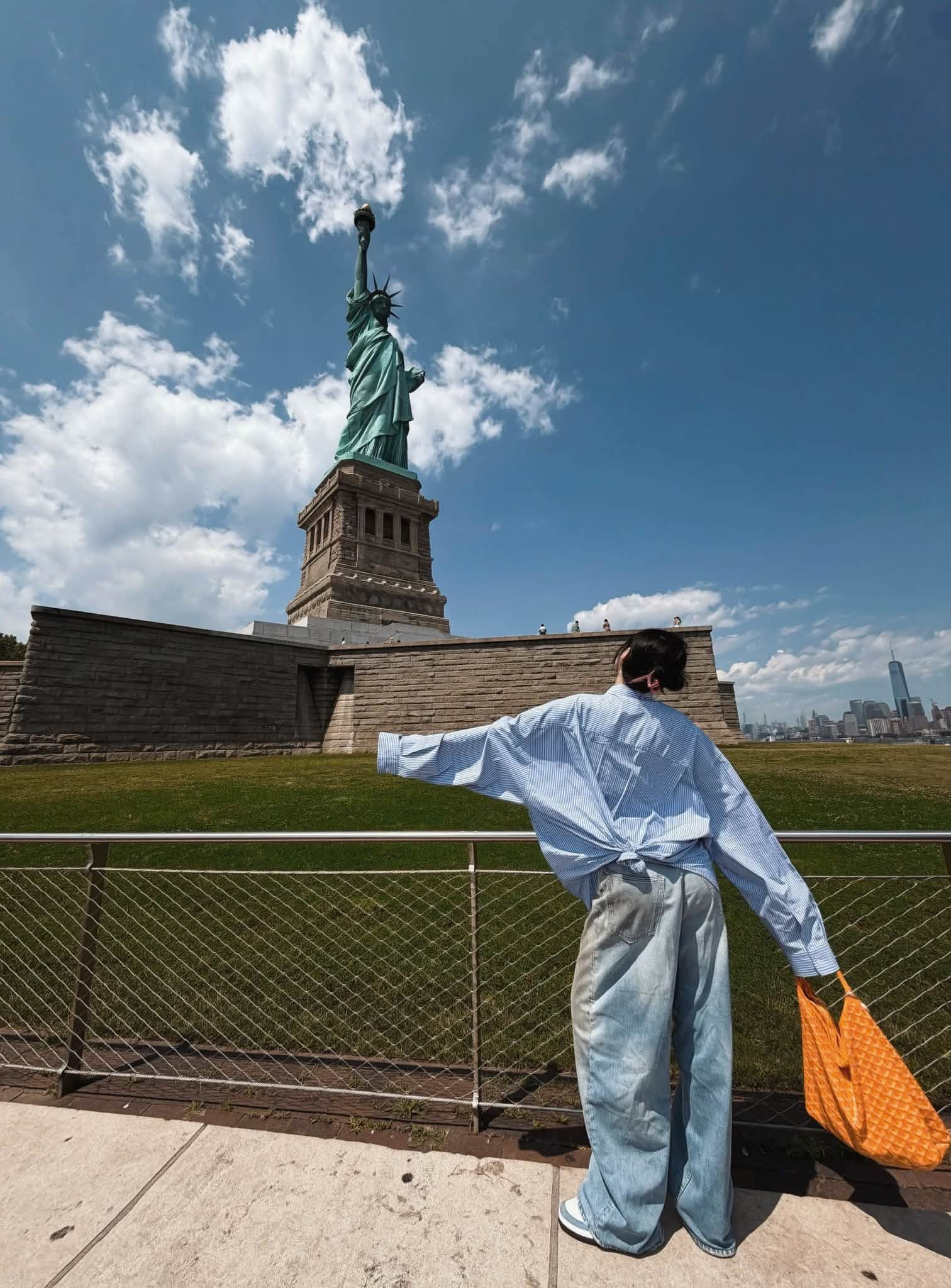 Hương Giang gây chú ý với phong cách thời trang tại New York năm 2026 - Ảnh 2.