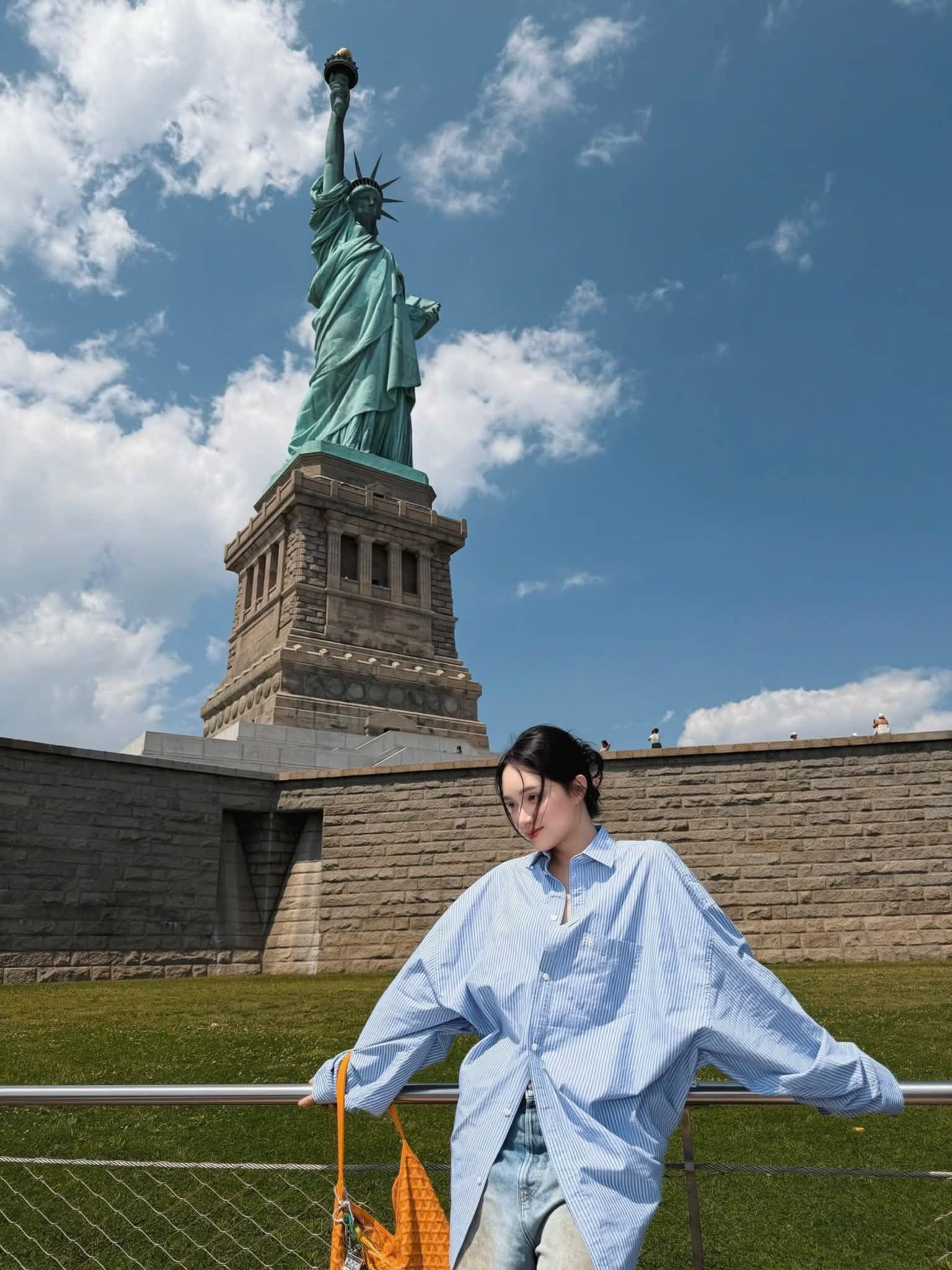 Hương Giang gây chú ý với phong cách thời trang tại New York năm 2026 - Ảnh 1.