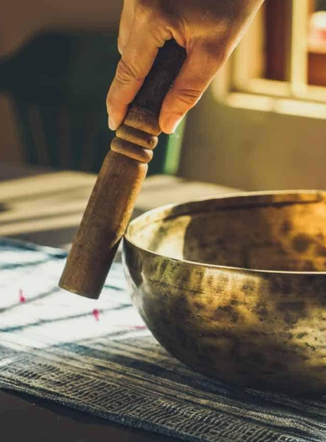 Bí mật "dọn nhà" bằng âm thanh chuông xoay của giới thượng lưu để kích tài lộc - Ảnh 2.