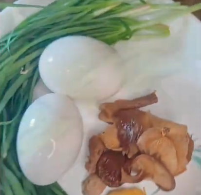 30 ng&agrave;n v&agrave; m&oacute;n canh trứng vịt lộn nấu l&aacute; hẹ &ocirc;ng ăn b&agrave; khen - Ảnh 1.