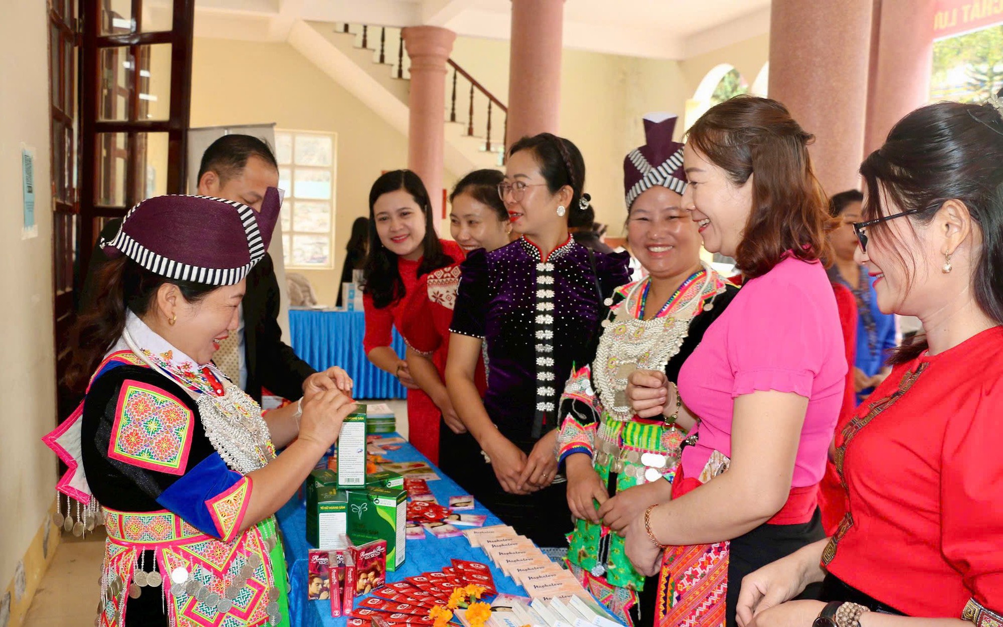 Khi người trẻ ho&atilde;n sinh con: Đừng để tuổi sinh sản 'lệch pha' với tuổi đời - Ảnh 4.