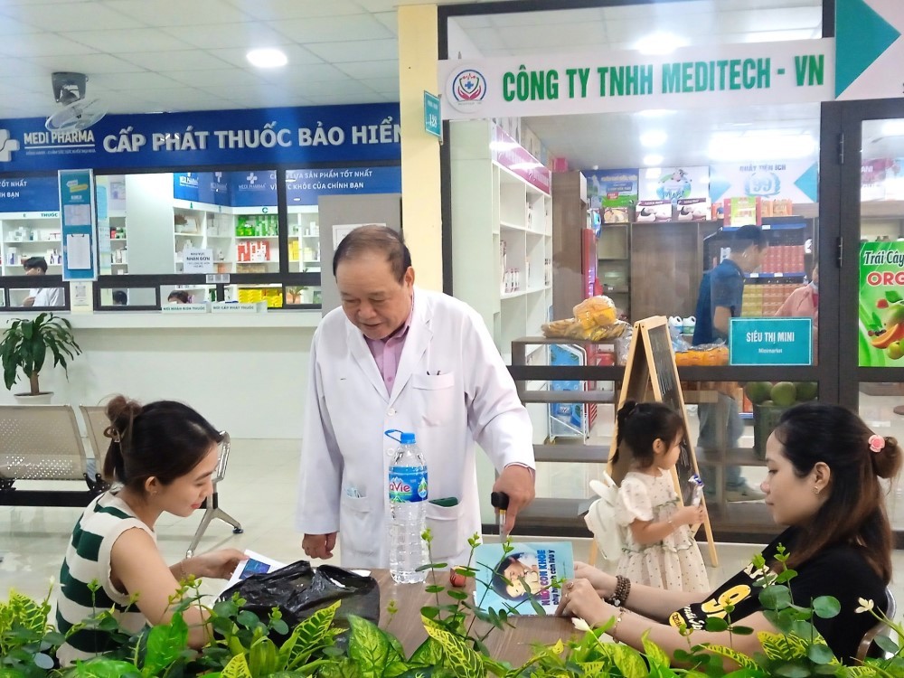 Cuộc thi 'Sự hy sinh thầm lặng' lần thứ VII: Viết tiếp những c&acirc;u chuyện đẹp của người thầy thuốc - Ảnh 2.