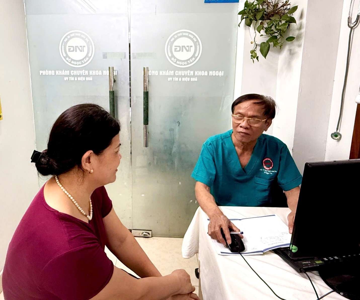 T&aacute;o b&oacute;n k&eacute;o d&agrave;i: Dấu hiệu cảnh b&aacute;o bệnh l&yacute; nguy hiểm cần ch&uacute; &yacute; năm 2026 - Ảnh 2.