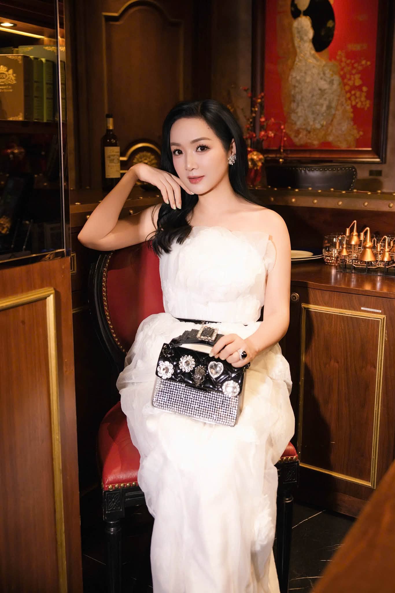 Hoa hậu Giáng My: Bí quyết trẻ trung ở tuổi 55 đầy quyến rũ - Ảnh 2.