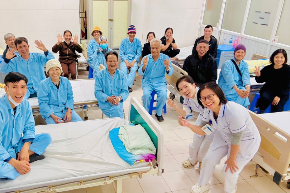 Cuộc thi 'Sự hy sinh thầm lặng' lần thứ VII: Tiếp tục t&igrave;m kiếm những t&aacute;c phẩm t&ocirc;n vinh người thầy thuốc tận tụy v&igrave; sức khỏe Nh&acirc;n d&acirc;n - Ảnh 3.
