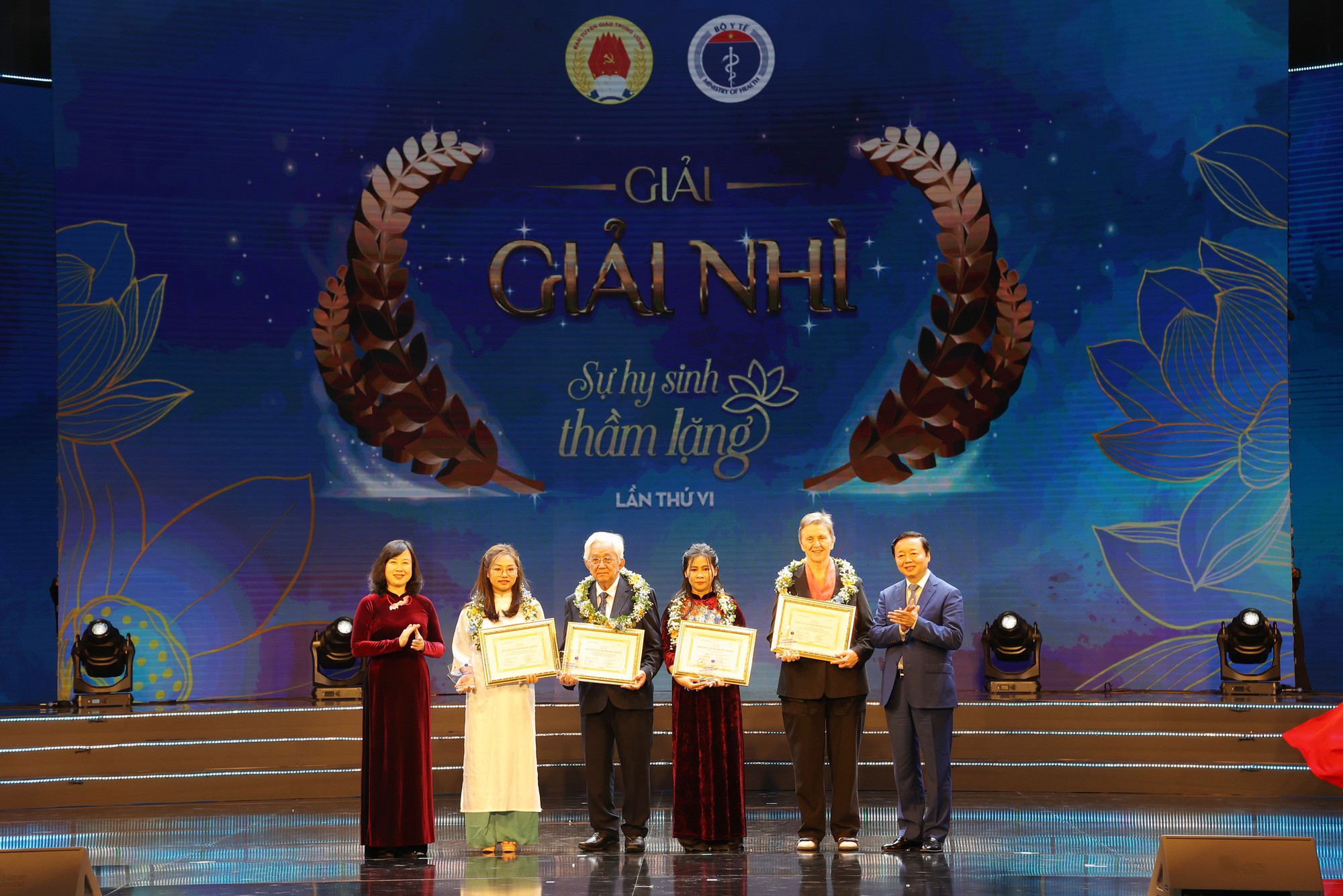 Cuộc thi 'Sự hy sinh thầm lặng' lần thứ VII: Tiếp tục t&igrave;m kiếm những t&aacute;c phẩm t&ocirc;n vinh người thầy thuốc tận tụy v&igrave; sức khỏe Nh&acirc;n d&acirc;n - Ảnh 4.