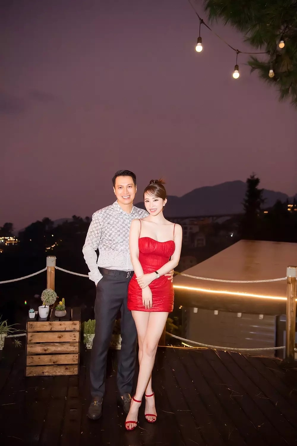 Quỳnh Nga - Việt Anh c&ocirc;ng khai t&igrave;nh cảm ngọt ng&agrave;o v&agrave; h&agrave;nh động &yacute; nghĩa của Việt Hương - Ảnh 2.