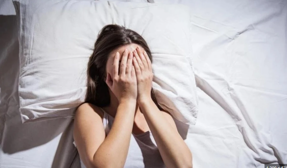 Cơ thể phụ nữ sẽ ra sao khi thiếu hụt estrogen? - Ảnh 2.