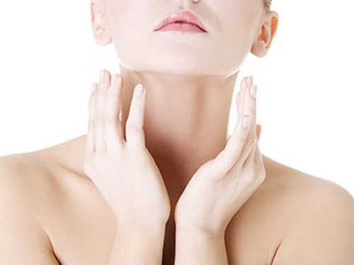 Bí quyết massage cổ chống chảy xệ, xóa nếp nhăn cực hiệu quả - Ảnh 2.