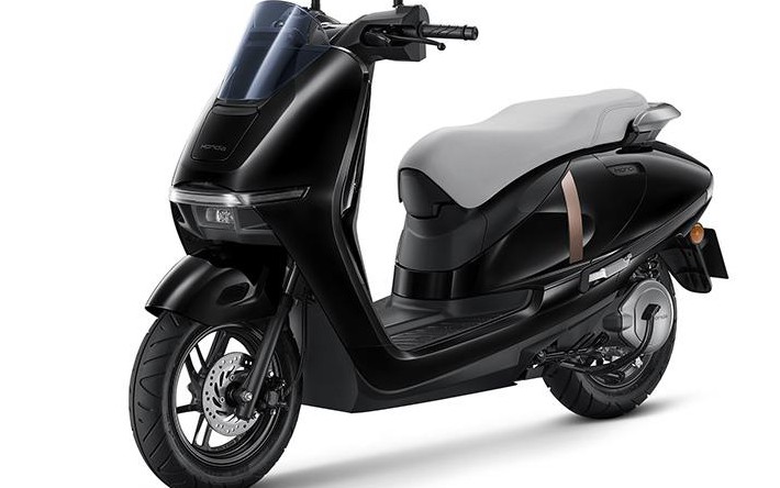 Xe máy điện giá 38 triệu đồng: Sang trọng , đi xa , nhiều công nghệ hiện đại - Ảnh 1.