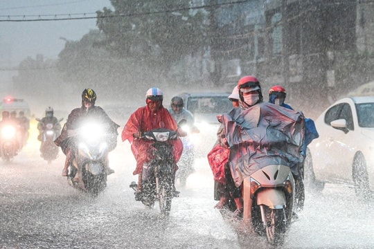 Dự b&aacute;o thời tiết ng&agrave;y 18/7: Mưa lớn k&eacute;o d&agrave;i ở Bắc Bộ, cảnh b&aacute;o lũ qu&eacute;t, sạt lở đất - Ảnh 1.