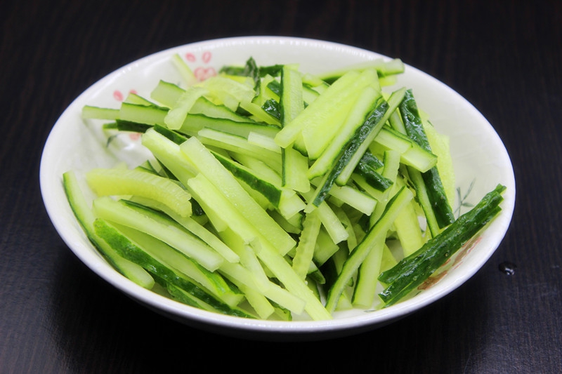 Th&aacute;i nhỏ 3 nguy&ecirc;n liệu n&agrave;y rồi đem nấu th&agrave;nh m&oacute;n canh: Vị chua ngọt thanh m&aacute;t, thơm ngon cực đưa cơm- Ảnh 1.